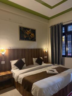 Hotel Holy Ganga - 2