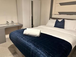 Spacious Luxurious Serviced Accommodation 5 - 9