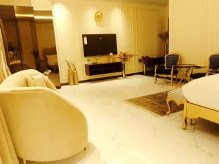 Le Aura Grand Hotel - 3