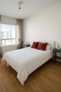 Modern, bright 2 bedroom apartment with great views - 5