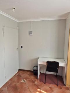Charming bachelor Flat, Fiber Wifi, Close to UJ, Milpark - 3
