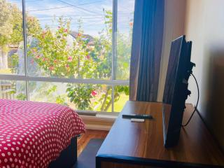 Cozy, quiet private room in Lalor - 4