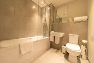 Fantastic 1 Bed Apartment in Crawley - Crawley - 7