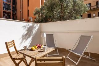 Sunny studio with terrace in best central area - 4