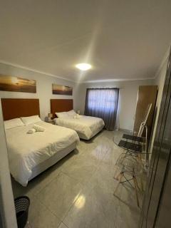 Eighth Avenue Self Catering Accommodation - 7