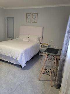 Eighth Avenue Self Catering Accommodation - 6