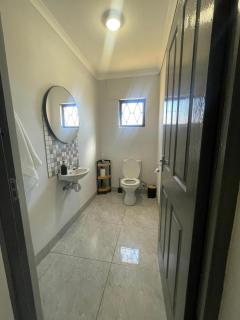 Eighth Avenue Self Catering Accommodation - 5