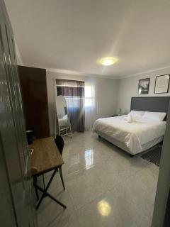 Eighth Avenue Self Catering Accommodation - 4