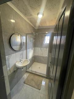 Eighth Avenue Self Catering Accommodation - 3