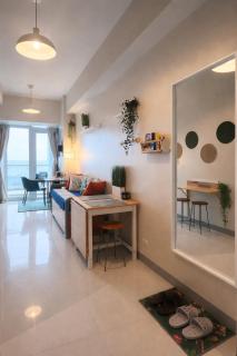 20F Modern BGC Spacious Cozy Suite Steps Away from Mall with Washer Dryer - 8