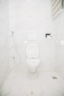 Luxury 1-Bed Apartment, GRA with pool & 24-hour power - 1