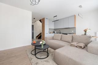 Luxury Sky Jagodno Apartment with Jacuzzi Parking & Terrace by Renters Prestige - 4