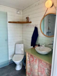 Relaxation for two in a nice environment - 1