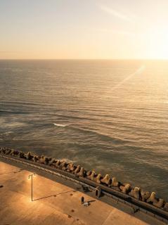 Epic Oceanfront Flat - 360 Sea View - 6