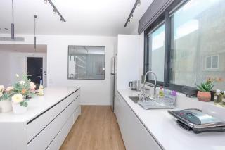 Apartment overlooks the sea from almost every window ! - 3