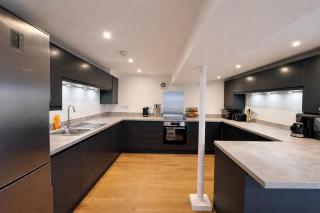 2-Bed - Bridgwater Rd - Stylish, Free Parking - 9