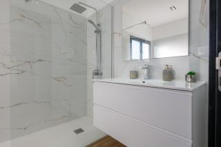 Luxury villa with pool and sea view - 1