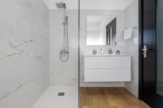 Luxury villa with pool and sea view - 5