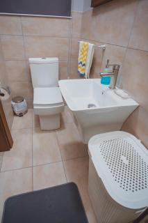 Luxe 1BR at The Veron APT 19, Dzorwulu with Pool, Fast Wi-Fi, Walkable to Highly Rated Cafés, Restaurants, Malls and 8 min to Airport - 2