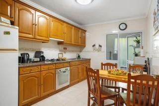 Charming Apartment in Funchal with Balcony and View - 1