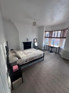 Charming 2 bed Victorian Home - 4