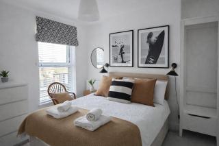 Sandy Beaches Portrush - Steps from Beach & Dining - 4