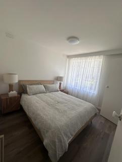 1bd apt next to metro, close to MCG- free parking - 2