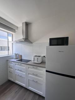 1bd apt next to metro, close to MCG- free parking - 1