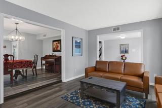 Home for summer with pool, pool table, outdoor kitchen,patio and balcony - 4