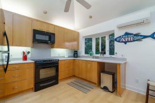 The Little Yellow Cottage in Lanikai Your Perfect Island Getaway! - 3