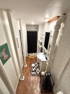 Boston Edison Cozy Gallery Studio - 9