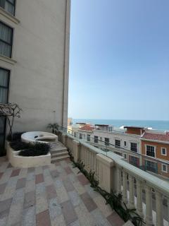 Sunset Town apartment with ocean view, fireworks - 5