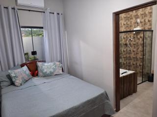 5 pessoas-praia-jacuzzi-Ar em cada quarto -Wi-Fi-estacionamento Residencial Raio de Sol - 3