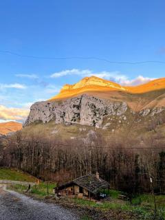 Cabaña Pasiega La Reina del Paraíso - 8