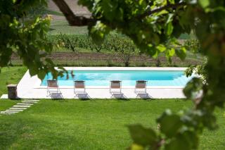 Barn retreat in Italy's UNESCO wine region - 9