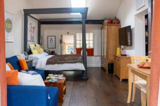 Garden Cottage at Old Post Office - 9