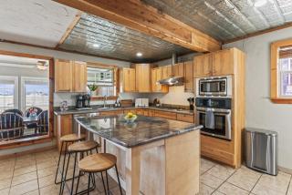 Lakefront Sweetwater Home with Patio and Fire Pit - 5