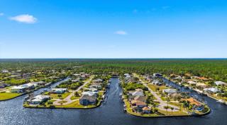 Waterfront Villa w Pool, Dock and Gulf Access - 8