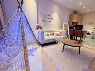 A Premium Luxury Apt with Balcony - Stayflix and Chill - 2