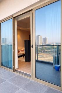 A Premium Luxury Apt with Balcony - Stayflix and Chill - 6