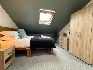 Large 4 bed - Xbox - Private Parking - 9