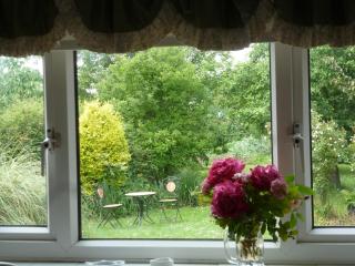 Beautiful 'Rose-Dene' with ample parking - 5