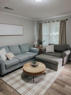 Homey Apartment near Downtown and NAS - 0