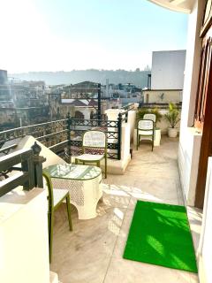 White House BnB Fort View Luxury Stay with Bathtub - 5