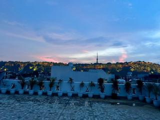 White House BnB Fort View Luxury Stay with Bathtub - 5