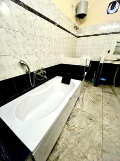 White House BnB Fort View Luxury Stay with Bathtub - 3