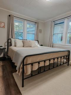 Homey Apartment near Downtown and NAS - 9