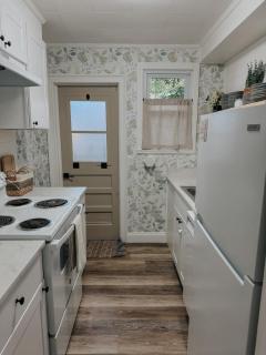 Homey Apartment near Downtown and NAS - 6