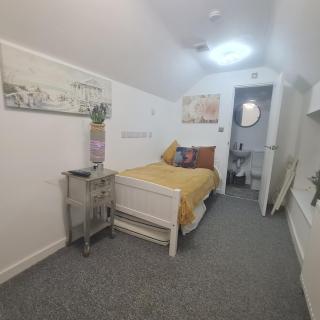 Bespoke en-suite room Banbury - 1