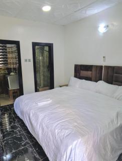 The Igloo Apartments - 8